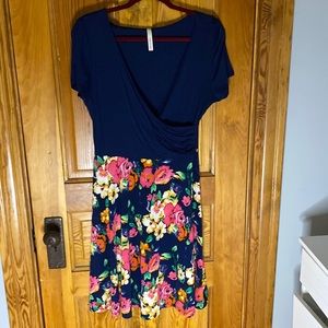 Like New XL Gilli Blue Floral Dress